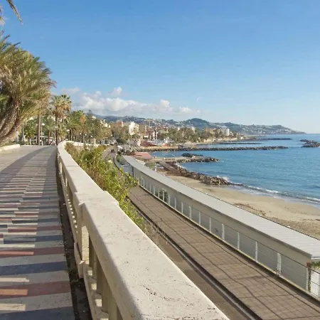 Casa Samaky, Pieno Centro, Wifi Gratuito Self Check-In * Sanremo